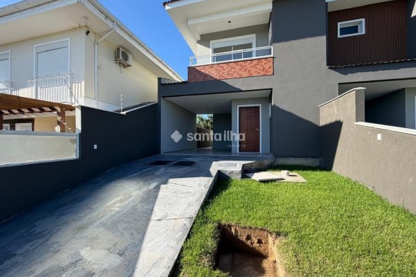 Casa à venda com 138m², 3 quartos, 1 suíte, 1 vaga no bairro Campeche em Florianópolis