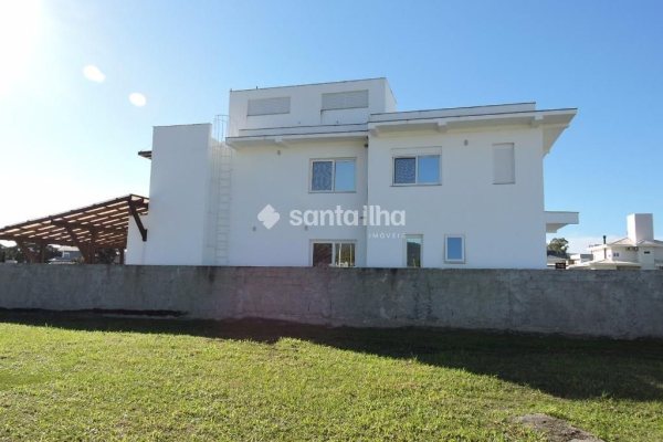 Casa à venda com 300m², 2 quartos, 2 suítes, 6 vagas no bairro Campeche em Florianópolis