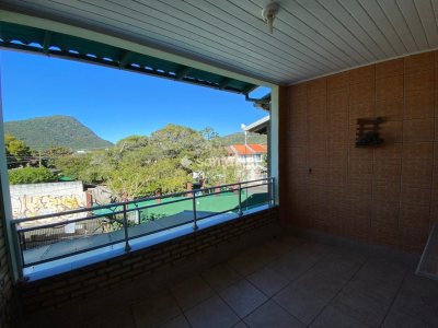 Casa à venda com 180m², 3 quartos, 1 suíte, 2 vagas no bairro Armação em Florianópolis - Foto 10