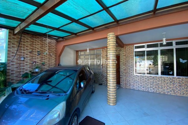 Casa à venda com 180m², 3 quartos, 1 suíte, 2 vagas no bairro Armação em Florianópolis