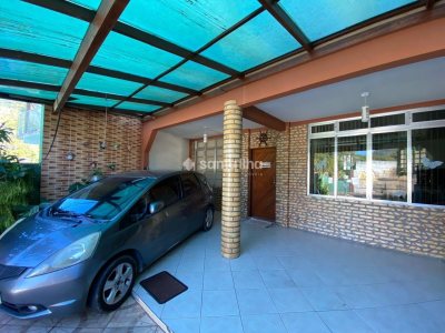Casa à venda com 180m², 3 quartos, 1 suíte, 2 vagas no bairro Armação em Florianópolis - Foto 2