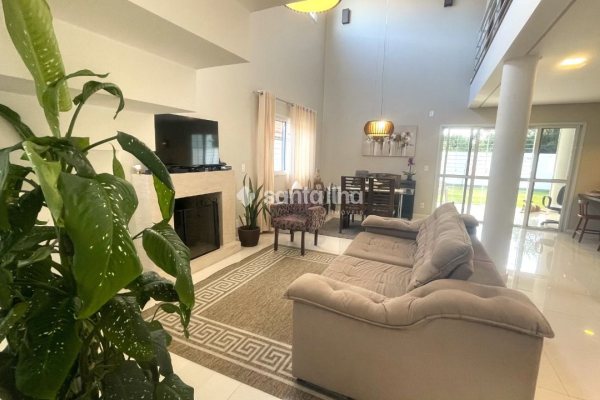 Casa à venda com 223m², 3 quartos, 1 suíte, 2 vagas no bairro Ribeirão da Ilha em Florianópolis