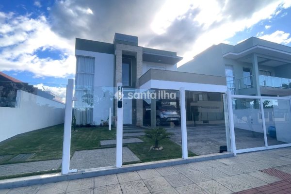 Casa à venda com 223m², 3 quartos, 1 suíte, 2 vagas no bairro Ribeirão da Ilha em Florianópolis