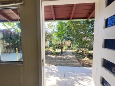 Casa à venda com 290m², 4 quartos, 1 suíte, 4 vagas no bairro Rio Tavares em Florianópolis - Foto 4