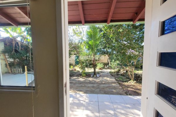Casa à venda com 290m², 4 quartos, 1 suíte, 4 vagas no bairro Rio Tavares em Florianópolis