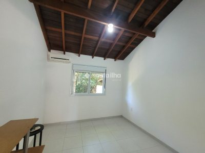Casa à venda com 290m², 4 quartos, 1 suíte, 4 vagas no bairro Rio Tavares em Florianópolis - Foto 7