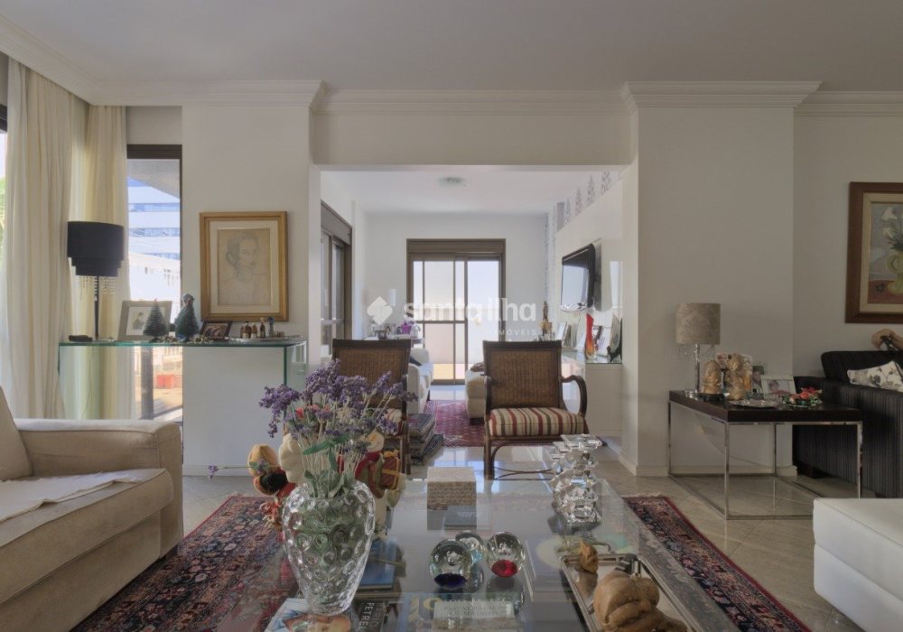Apartamento à venda com 170m², 3 quartos, 2 suítes, 2 vagas no bairro Centro em Florianópolis - Foto 1