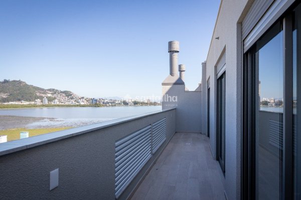 Apartamento à venda com 126m², 3 quartos, 1 suíte, 1 vaga no bairro João Paulo em Florianópolis