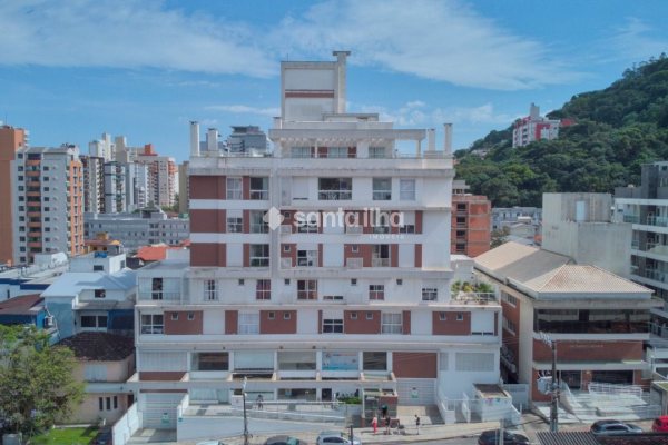Apartamento à venda com 49m², 1 quarto, 1 suíte, 1 vaga no bairro Centro em Florianópolis