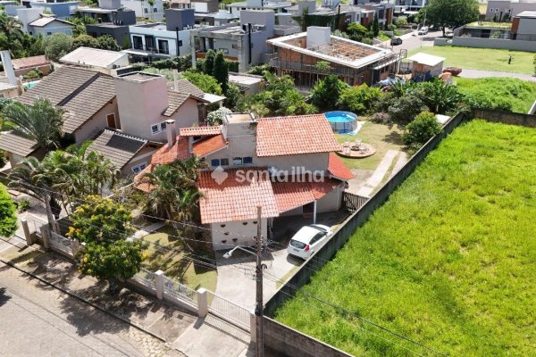 Casa à venda com 159m², 4 quartos no bairro Lagoa da Conceição em Florianópolis