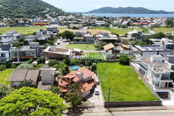 Casa à venda com 159m², 4 quartos no bairro Lagoa da Conceição em Florianópolis