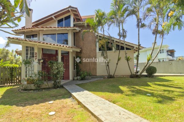 Casa à venda com 159m², 4 quartos no bairro Lagoa da Conceição em Florianópolis