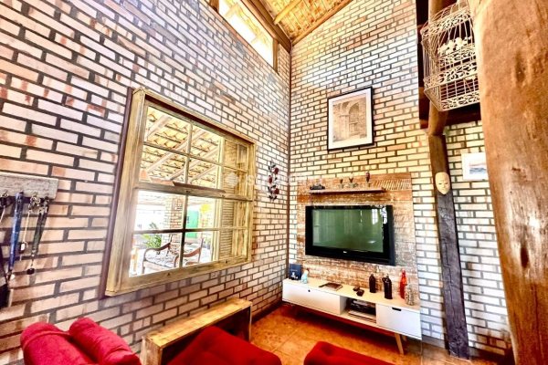 Casa à venda com 168m², 3 quartos, 1 suíte, 4 vagas no bairro Campeche em Florianópolis