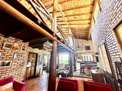 Casa à venda com 168m², 3 quartos, 1 suíte, 4 vagas no bairro Campeche em Florianópolis - Foto 3