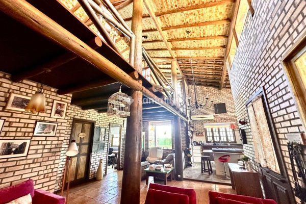 Casa à venda com 168m², 3 quartos, 1 suíte, 4 vagas no bairro Campeche em Florianópolis