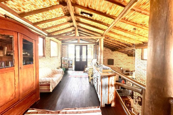 Casa à venda com 168m², 3 quartos, 1 suíte, 4 vagas no bairro Campeche em Florianópolis