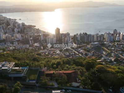 Casa à venda com 678m², 6 quartos, 1 suíte, 3 vagas no bairro Centro em Florianópolis - Foto 2