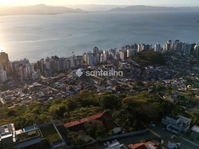 Casa à venda com 678m², 6 quartos, 1 suíte, 3 vagas no bairro Centro em Florianópolis - Foto 3