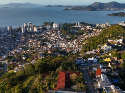 Casa à venda com 678m², 6 quartos, 1 suíte, 3 vagas no bairro Centro em Florianópolis - Foto 4