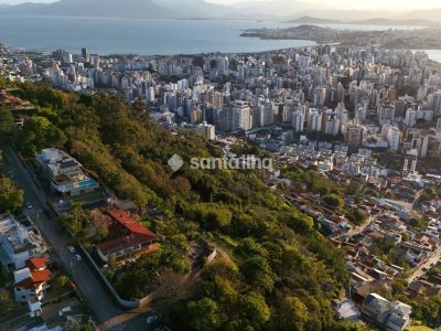 Casa à venda com 678m², 6 quartos, 1 suíte, 3 vagas no bairro Centro em Florianópolis - Foto 8