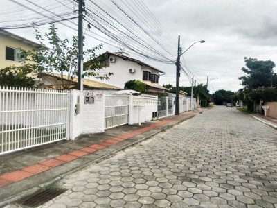 Casa à venda com 134m², 5 quartos, 1 suíte, 2 vagas no bairro Campeche em Florianópolis - Foto 25