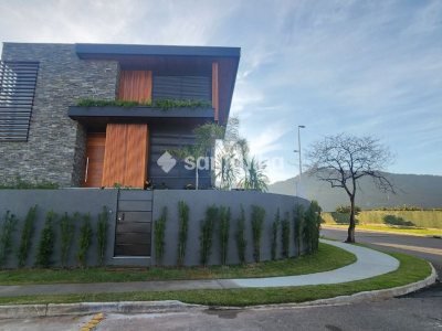 Casa à venda com 474m², 4 quartos, 4 suítes, 8 vagas no bairro Lagoa da Conceição em Florianópolis - Foto 4