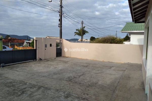 Casa à venda com 160m², 4 quartos, 8 vagas no bairro Tapera da Base em Florianópolis