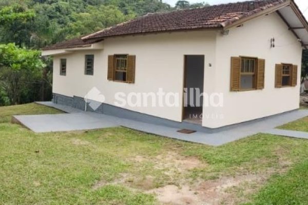 Casa à venda com 73m², 3 quartos, 5 vagas no bairro Rio Tavares em Florianópolis