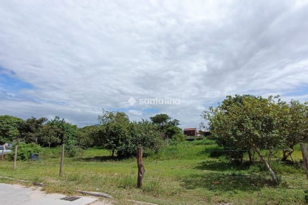 Terreno à venda com 2.600m², 1 vaga no bairro Morro das Pedras em Florianópolis