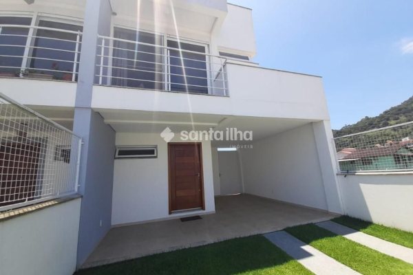 Casa à venda com 153m², 3 quartos, 1 suíte, 2 vagas no bairro Ribeirão da Ilha em Florianópolis