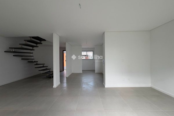 Casa em Condomínio à venda com 102m², 3 quartos, 1 suíte, 2 vagas no bairro Morro das Pedras em Florianópolis