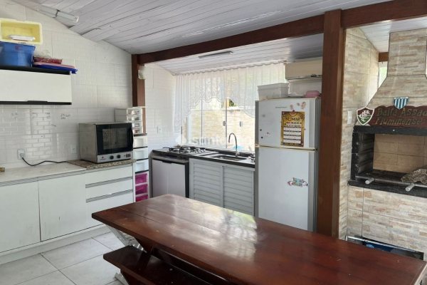 Casa à venda com 93m², 2 quartos, 1 suíte, 2 vagas no bairro Campeche em Florianópolis