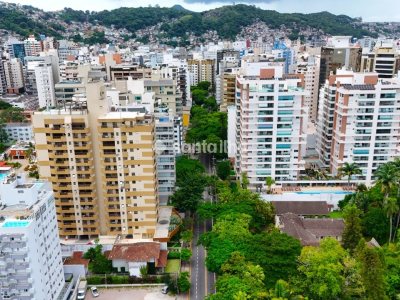 Apartamento à venda com 176m², 3 quartos, 1 suíte, 1 vaga no bairro Centro em Florianopolis - Foto 2