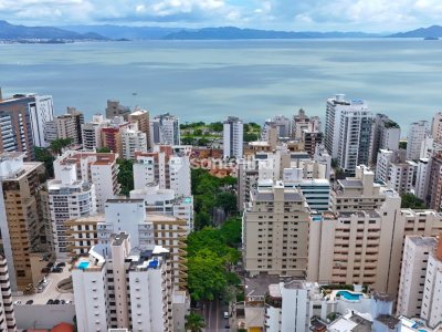 Apartamento à venda com 176m², 3 quartos, 1 suíte, 1 vaga no bairro Centro em Florianopolis - Foto 4
