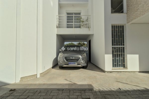 Casa à venda com 132m², 3 quartos, 1 suíte, 2 vagas no bairro Morro das Pedras em Florianópolis