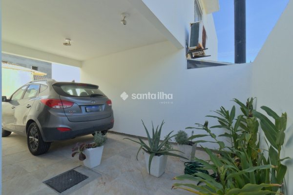 Casa à venda com 132m², 3 quartos, 1 suíte, 2 vagas no bairro Morro das Pedras em Florianópolis
