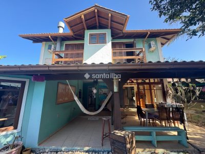 Casa à venda com 330m², 4 quartos, 2 suítes, 1 vaga no bairro Rio Tavares em Florianópolis - Foto 3