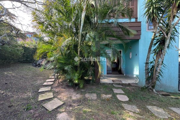Casa à venda com 330m², 4 quartos, 2 suítes, 1 vaga no bairro Rio Tavares em Florianópolis