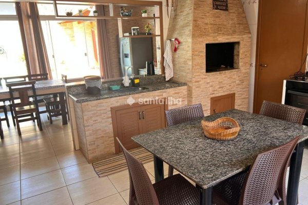 Casa à venda com 200m², 4 quartos, 6 vagas no bairro Rio Tavares em Florianópolis