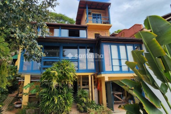 Casa à venda com 230m², 5 quartos, 1 suíte, 1 vaga no bairro Ribeirão da Ilha em Florianópolis