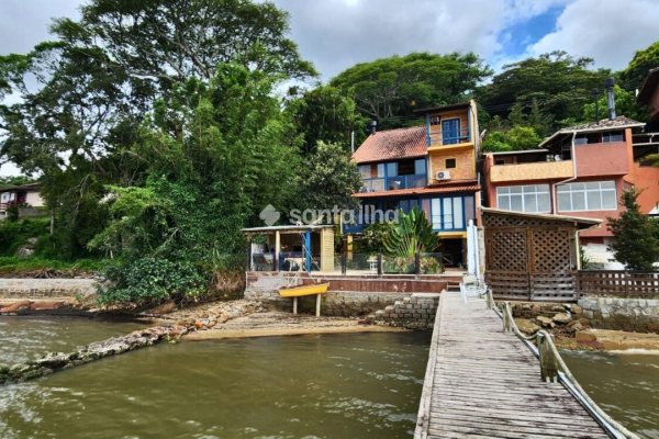 Casa à venda com 230m², 5 quartos, 1 suíte, 1 vaga no bairro Ribeirão da Ilha em Florianópolis
