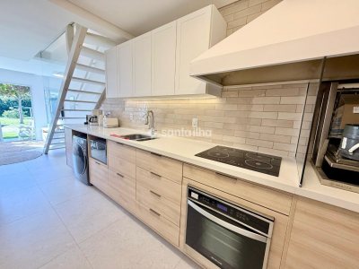 Casa à venda com 72m², 3 quartos, 2 suítes, 2 vagas no bairro Armação em Florianópolis - Foto 14