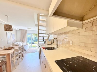 Casa à venda com 72m², 3 quartos, 2 suítes, 2 vagas no bairro Armação em Florianópolis - Foto 15