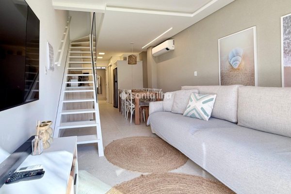 Casa à venda com 72m², 3 quartos, 2 suítes, 2 vagas no bairro Armação em Florianópolis