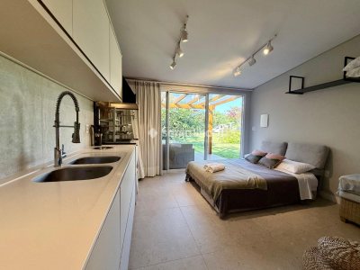 Casa à venda com 72m², 3 quartos, 2 suítes, 2 vagas no bairro Armação em Florianópolis - Foto 9