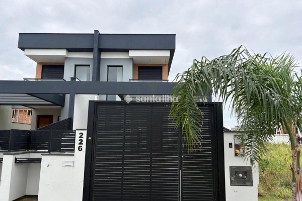Casa à venda com 159m², 3 quartos, 1 suíte, 1 vaga no bairro Campeche em Florianópolis