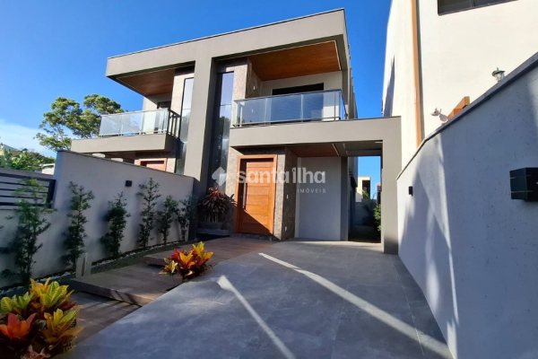 Casa à venda com 125m², 3 quartos, 3 suítes, 1 vaga no bairro Açores em Florianópolis