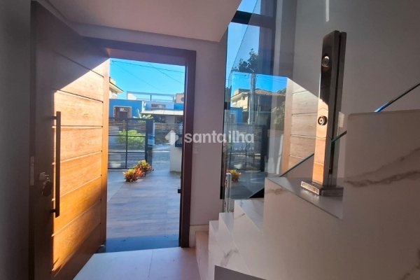 Casa à venda com 125m², 3 quartos, 3 suítes, 1 vaga no bairro Açores em Florianópolis