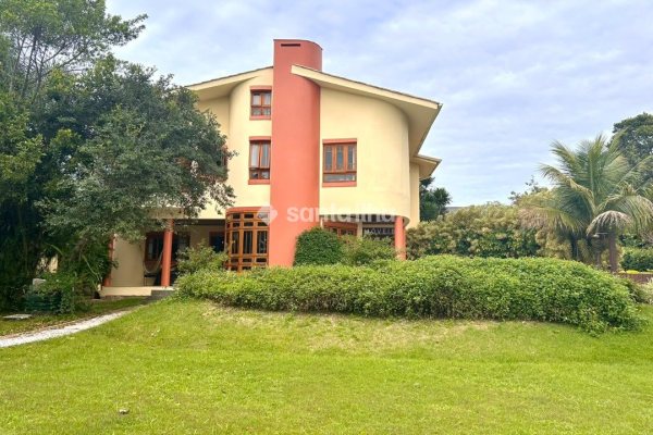 Casa em Condomínio à venda com 293m², 4 quartos, 4 suítes, 10 vagas no bairro Lagoa da Conceição em Florianópolis