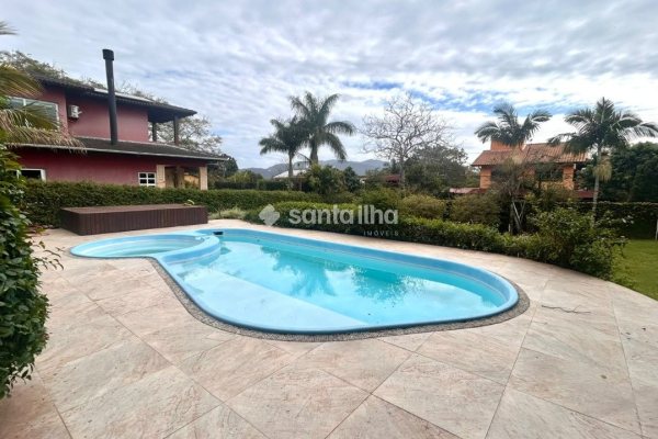Casa em Condomínio à venda com 293m², 4 quartos, 4 suítes, 10 vagas no bairro Lagoa da Conceição em Florianópolis